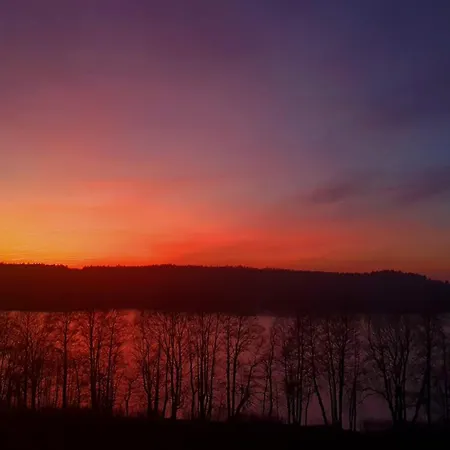 Mazurskie Wzgorze Nad Jeziorem Isag Pelnik